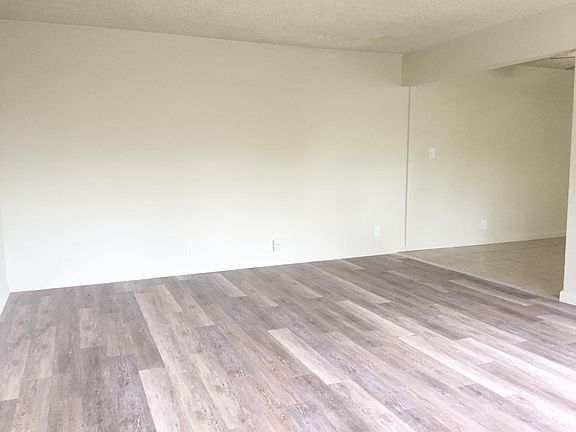 3rd image of 1186 N Raymond Ave APT 7
