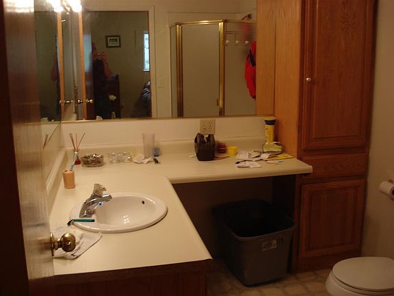 4th image of 887 E Main St