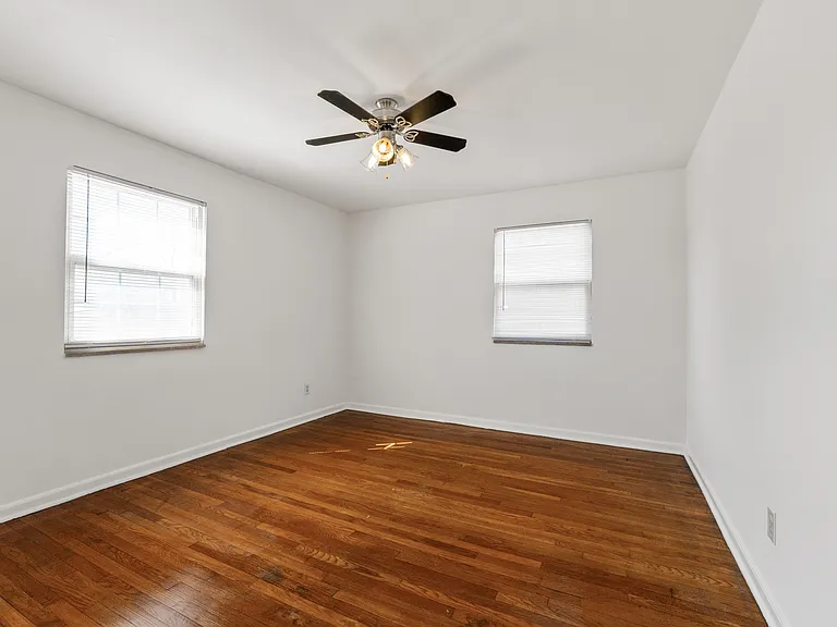 1147 S Cassingham Rd #D — Photo 7