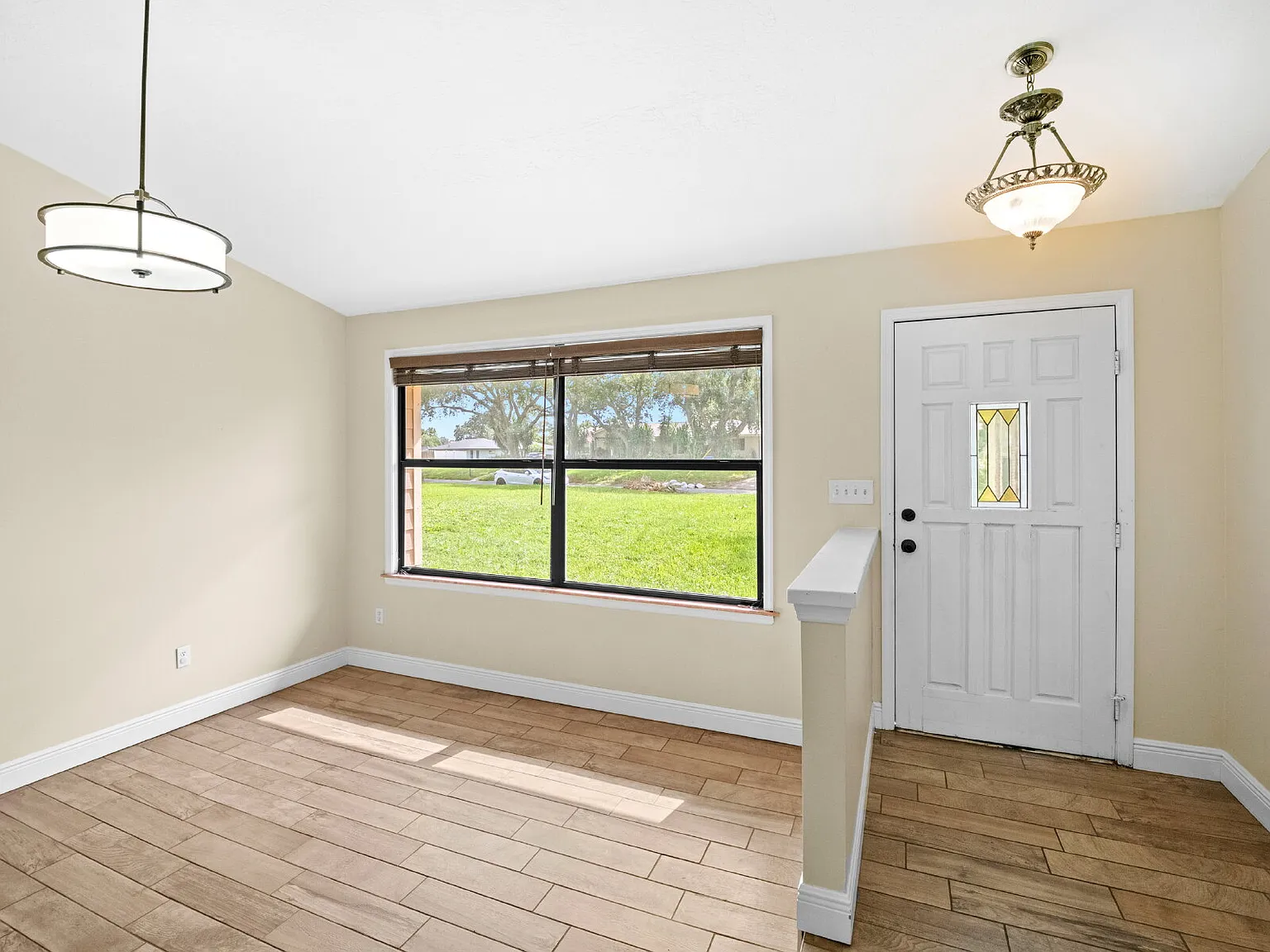 3 bed, 2.0 bath, 1829 sqft, $2,900 — Photo 4