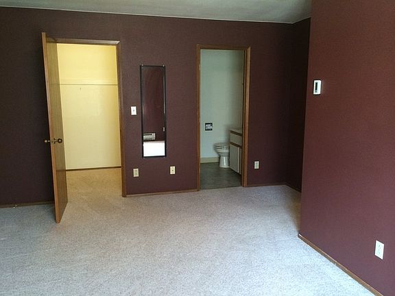 Master bedroom
						:
						Large walk in closet and bathroom