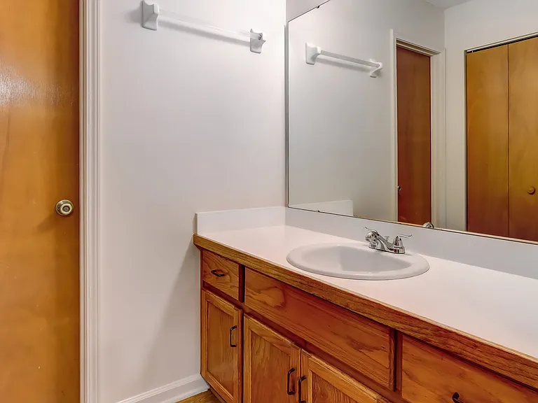 702 Meadowbrook Dr — Photo 10