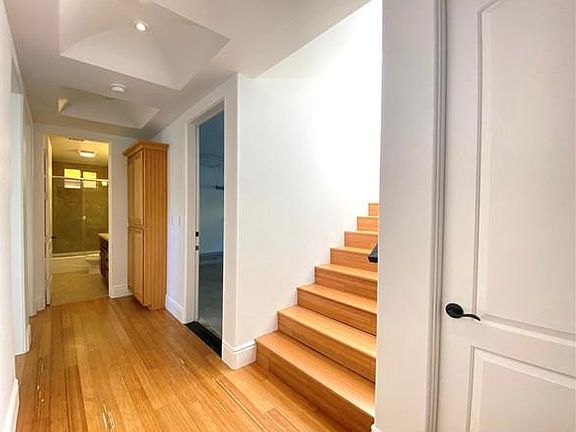 5th image of 526 Bay View Ave