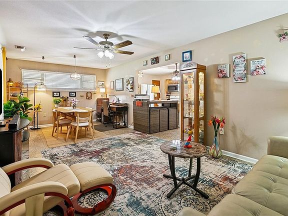 3rd image of 2901 Lyndell Dr