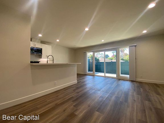 3rd image of 11826 Ocean Park Blvd APT 5