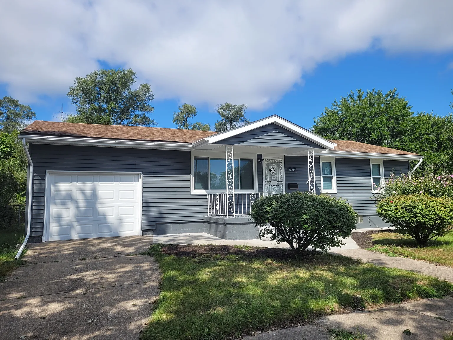 3 bed, 1.5 bath, 1000 sqft, $1,500 — Photo 1