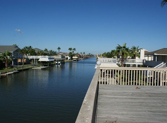 2nd image of 209 Barracuda St