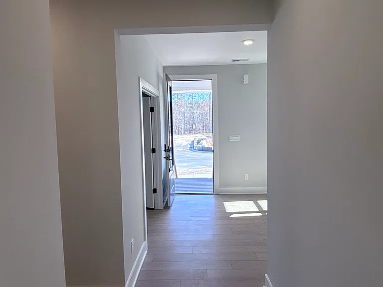 1353 Hurston Ln — Photo 20