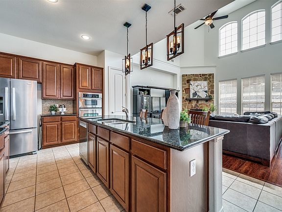 4th image of 512 Castlewood Dr