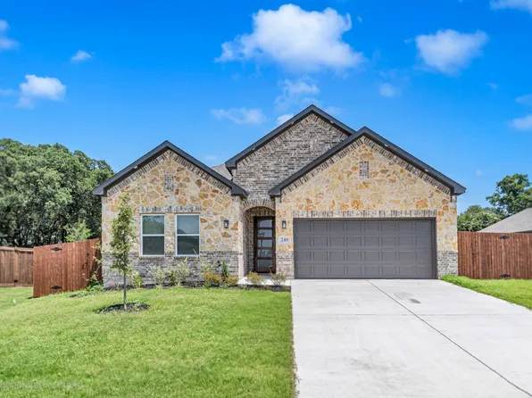 240 Rosemary Dr, Azle, TX 76020