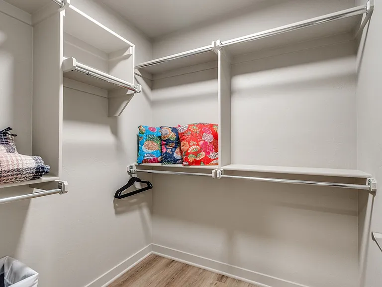 609 Abadan Dr — Photo 31