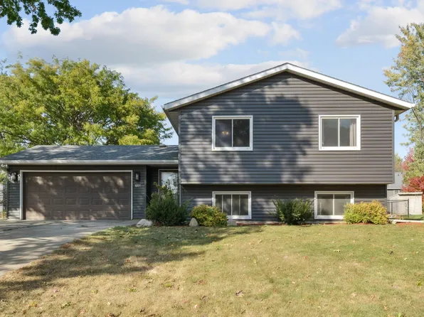 730 Spruce Ct, Pine Island, MN 55963