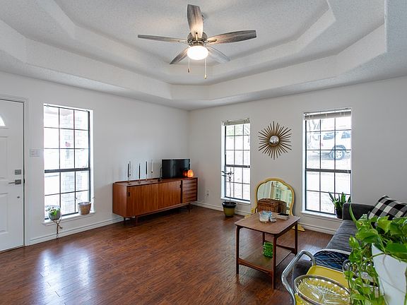 4th image of 410 Alvin Dr