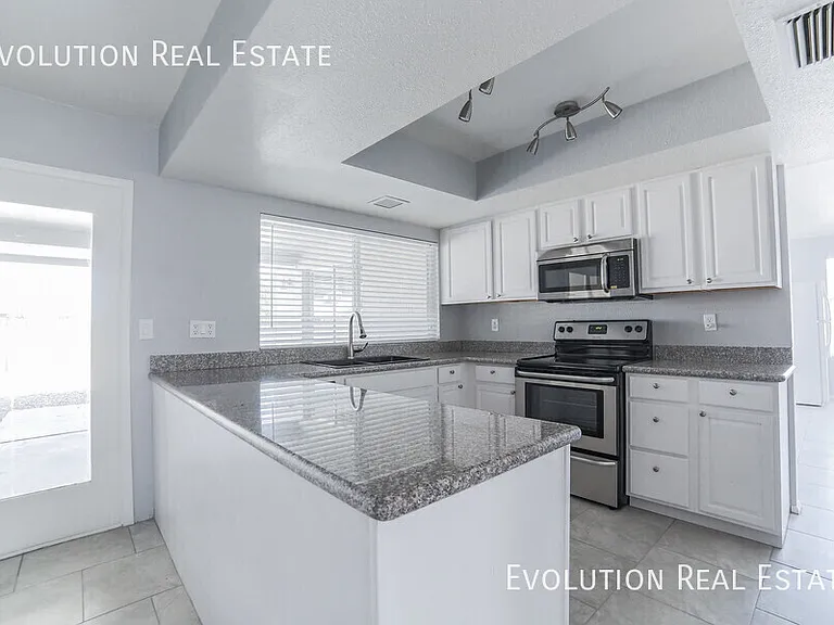 2110 S Shannon Dr — Photo 6