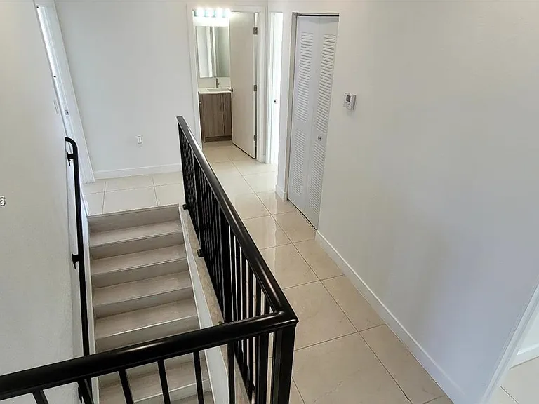 110 NW 11th Ct — Photo 12