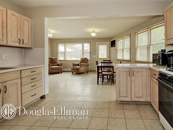 5th image of 462 Hillside Dr S