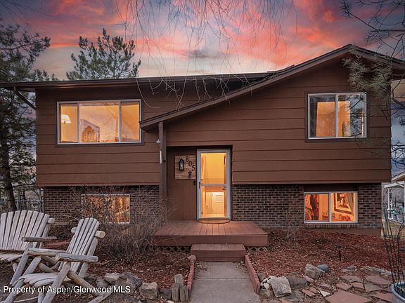 2nd image of 805 Munro Ave