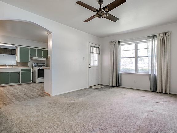 4th image of 318 Blossom Dr