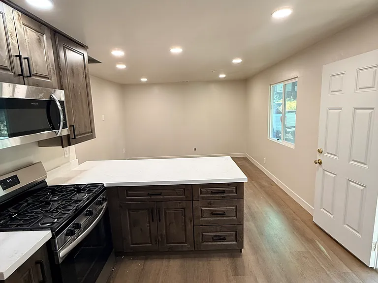 230 S Dunnam St #2 — Photo 3