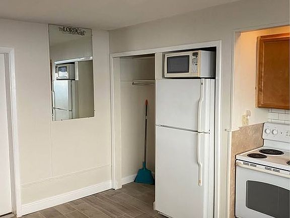 3rd image of 5105 Atlantic Ct APT 5