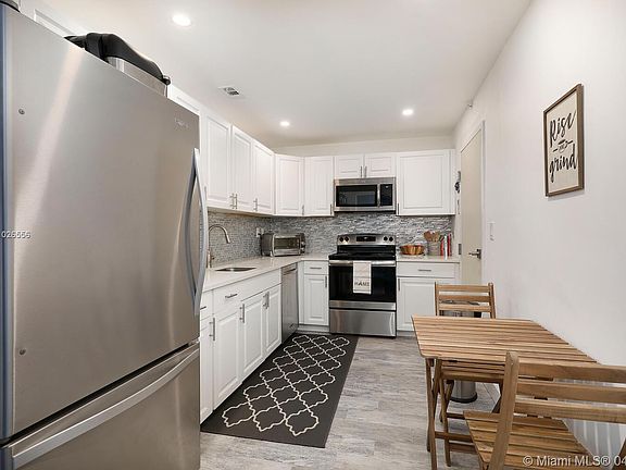 5th image of 90 Edgewater Dr APT 1122
