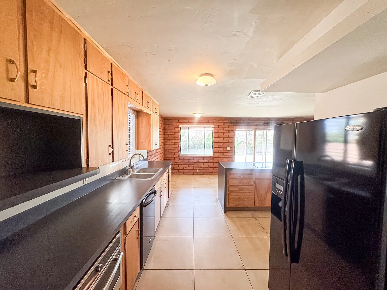 505 E Loma Vista Dr — Photo 3