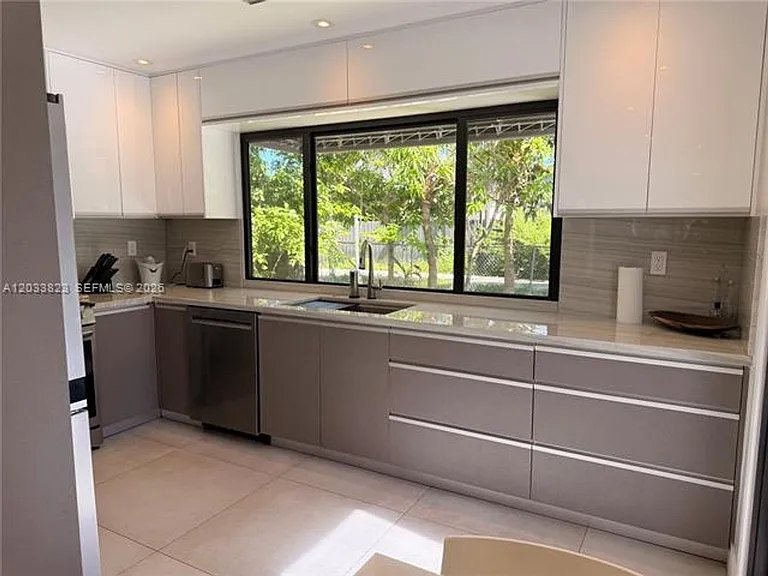 360 NW 40th St — Photo 23