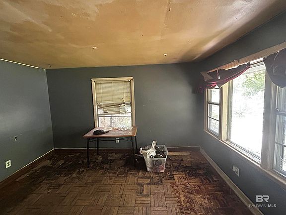4th image of 2558 Farnell Dr