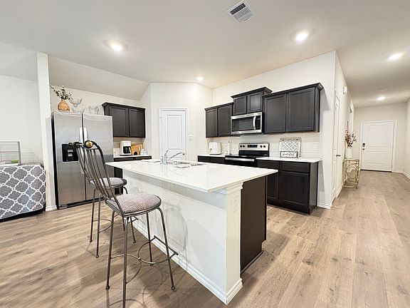 4th image of 1306 Saddlehorn Dr