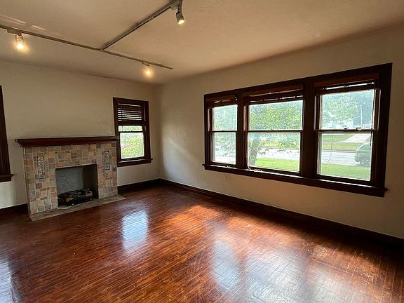 2nd image of 1414 N Drexel Blvd