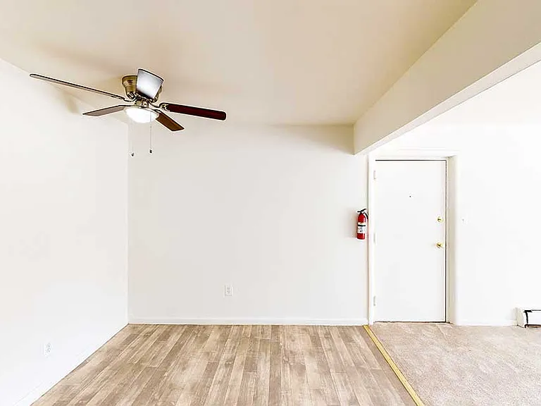 Denway Circle Apartments — Photo 24