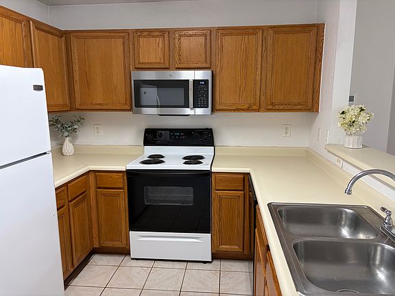 3rd image of 114 Bluebonnet Rd APT 1