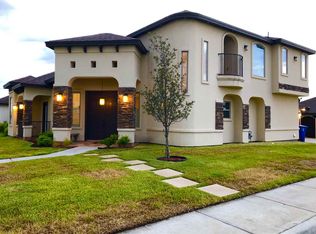201 Twin Oak Dr, Laredo, TX 78045