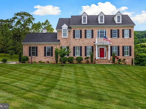 35124 Greyfriar Dr, Round Hill, VA 20141