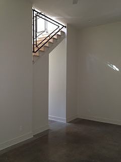 5th image of 945 Woodrow Ave