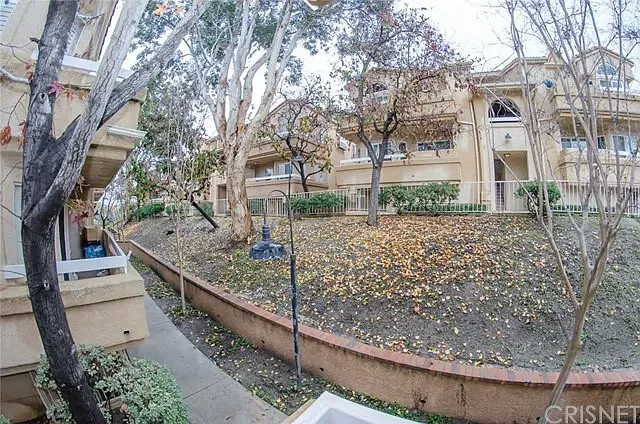 3 bed, 970 sqft, $3,000 — Photo 2