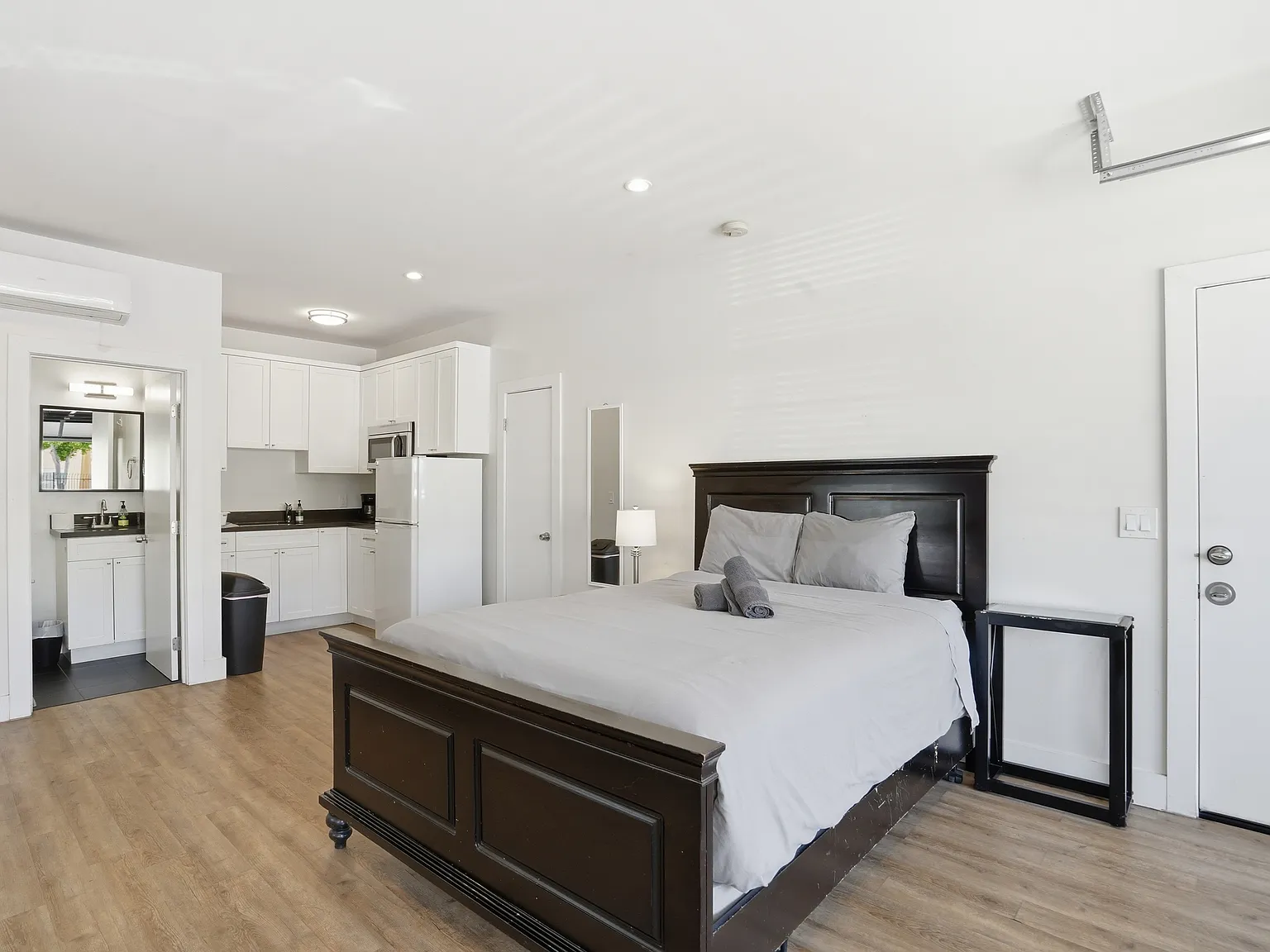 Studio, 500 sqft, $2,300 — Photo 3