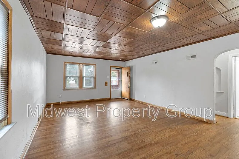 3417 Eminence Blvd photo 1