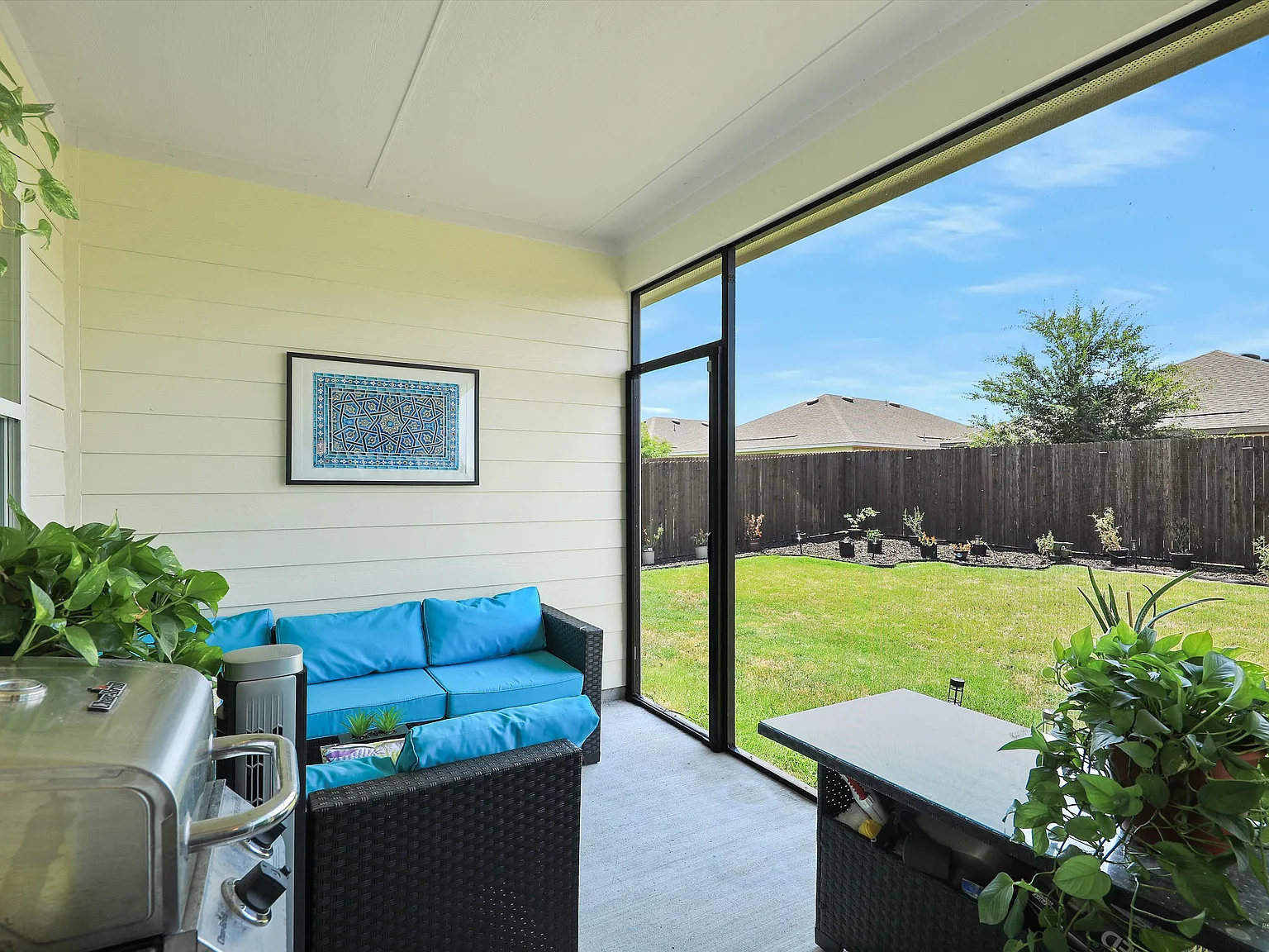 3 bed, 1819 sqft, $2,400 — Photo 3