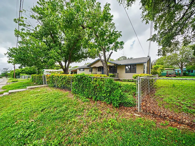 12715 Middle Ln — Photo 5