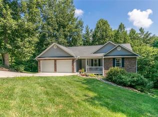 50 Oak Apple Ln, Hendersonville, NC 28792