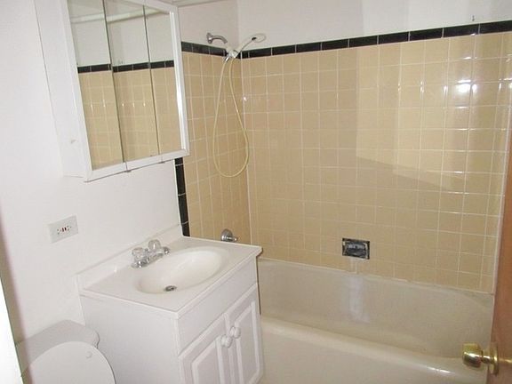 5th image of 2909 W Summerdale Ave #B1