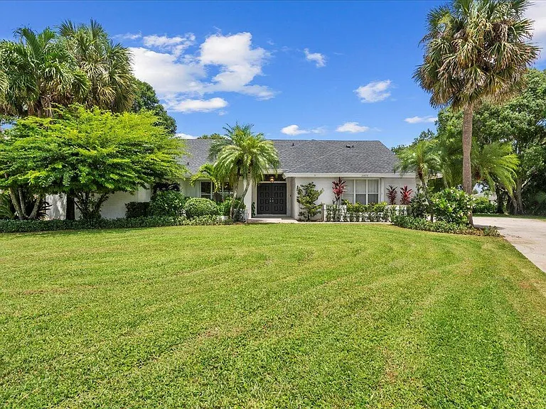 15575 Woodmar Ct — Photo 2