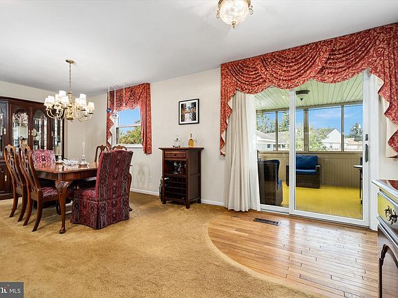 5th image of 12 Harlington Dr