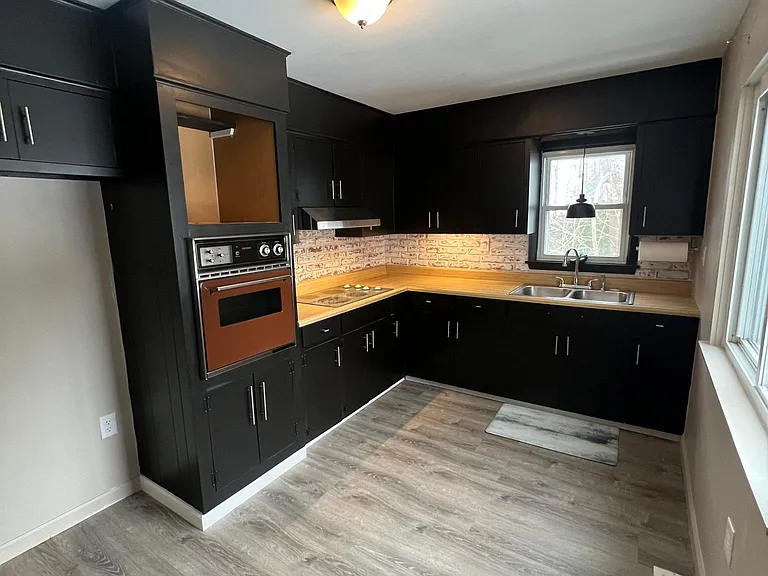 526 Broad Hollow Rd — Photo 3