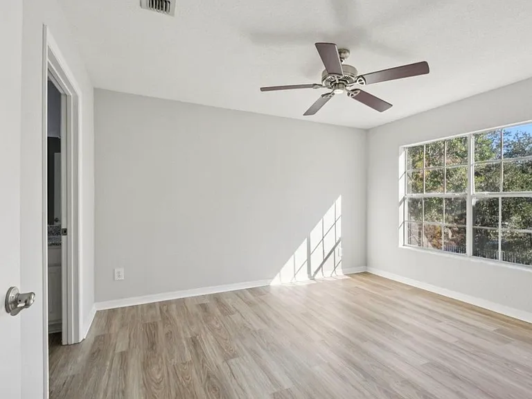 13700 Richmond Park Dr N #12071207 — Photo 11
