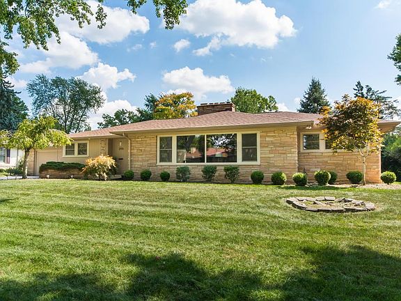 2nd image of 2715 River Park Dr