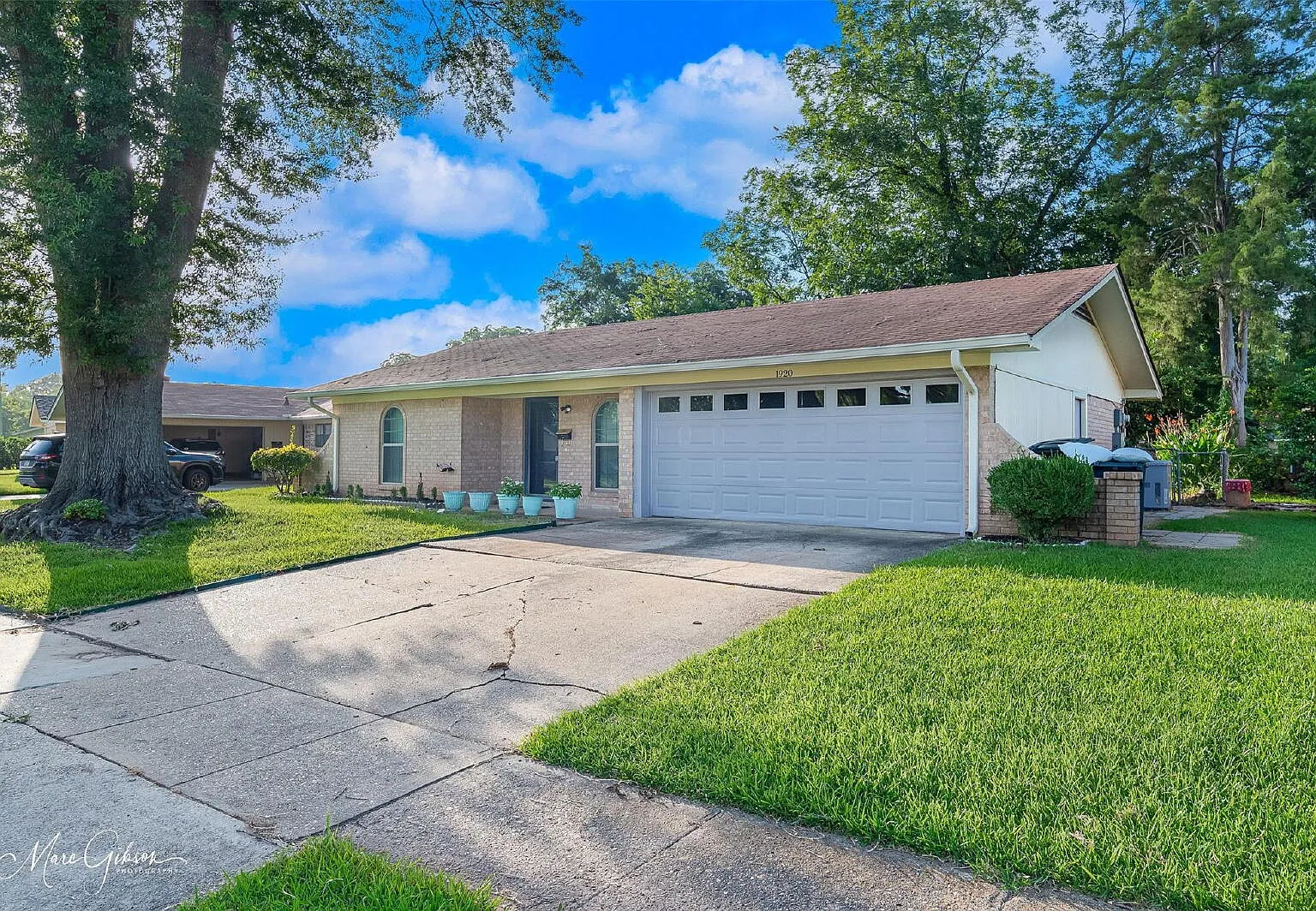 3 bed, 2.0 bath, 1400 sqft, $1,500 — Photo 1