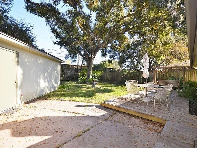 114 Lafayette Ln — Photo 7