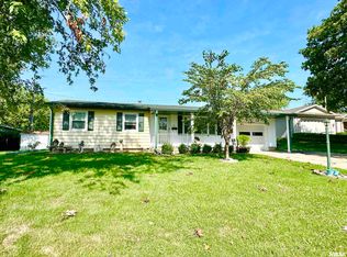 21 Newland Ln, Jacksonville, IL 62650